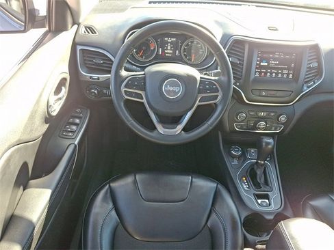 Used 2020 Jeep Cherokee Latitude Plus w/ Comfort/Convenience Group image 11