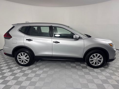 Used 2018 Nissan Rogue S image 4
