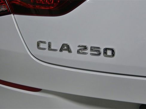 Used 2020 Mercedes-Benz CLA 250 4MATIC image 5