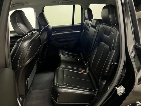 Used 2023 Jeep Grand Cherokee Limited AWD/4WD image 32