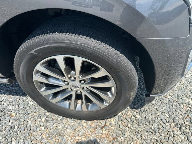 Used 2018 Ford Expedition Limited RWD image 9