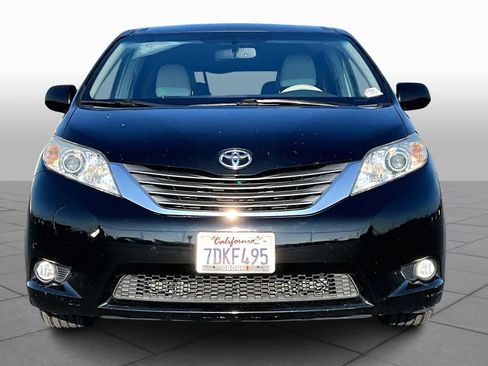 Used 2014 Toyota Sienna XLE image 3