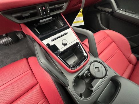 Used 2026 Porsche Cayenne E-Hybrid Coupe image 29