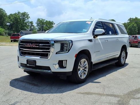 Used 2023 GMC Yukon XL SLT w/ SLT Premium Package AWD/4WD image 2