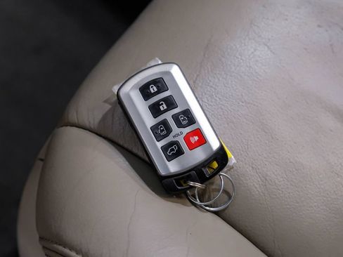 Used 2016 Toyota Sienna XLE w/ XLE Navigation Package FWD image 64