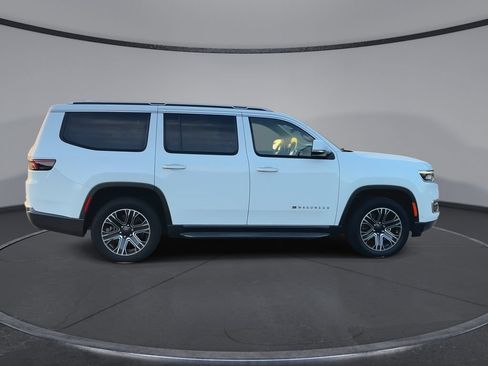 Used 2022 Jeep Wagoneer Series III RWD image 9