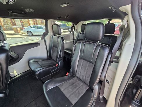 Used 2019 Dodge Grand Caravan SXT FWD image 15
