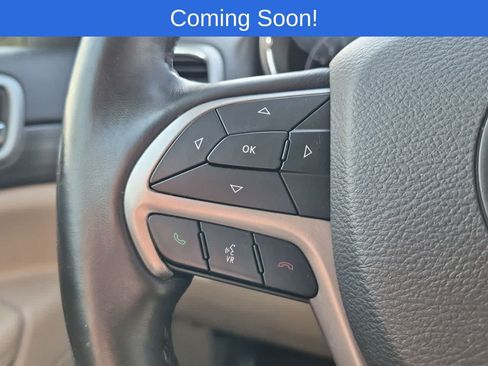 Used 2019 Jeep Grand Cherokee Laredo AWD/4WD image 23