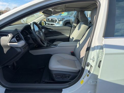 Used 2024 Toyota Camry SE image 7