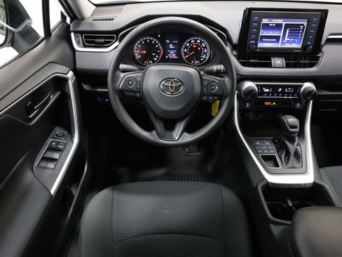 Used 2022 Toyota RAV4 LE AWD/4WD image 16