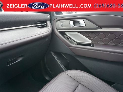 Used 2025 Ford Explorer Platinum w/ LUX Leather Package AWD/4WD image 37