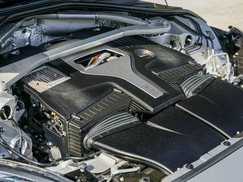 Used 2021 Aston Martin DBX image 18