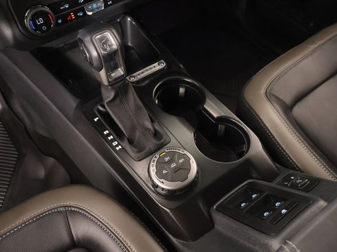 Used 2025 Ford Bronco Outer Banks AWD/4WD image 9