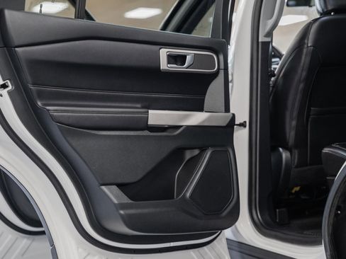 Used 2022 Ford Explorer XLT w/ Equipment Group 202A image 45