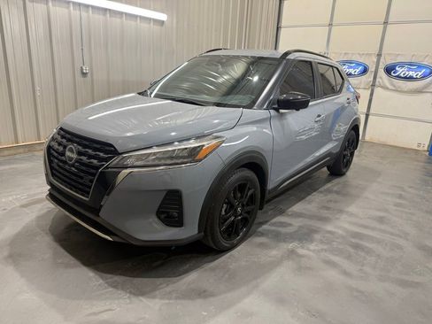 Used 2024 Nissan Kicks SR w/ SR Premium Package FWD image 3