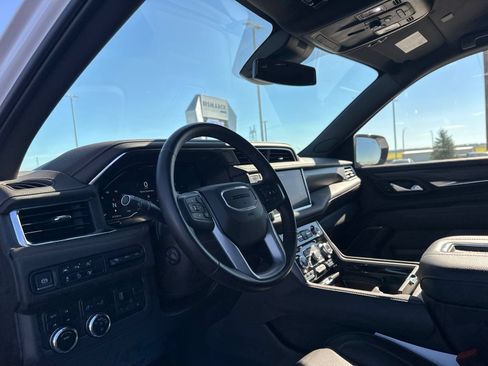 Used 2024 GMC Yukon XL Denali AWD/4WD image 15