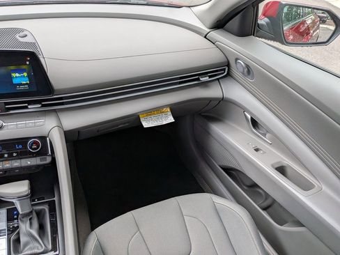 Used 2025 Hyundai Elantra SEL FWD image 15