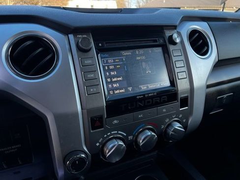 Used 2017 Toyota Tundra SR5 w/ SR5 Upgrade Package AWD/4WD image 37