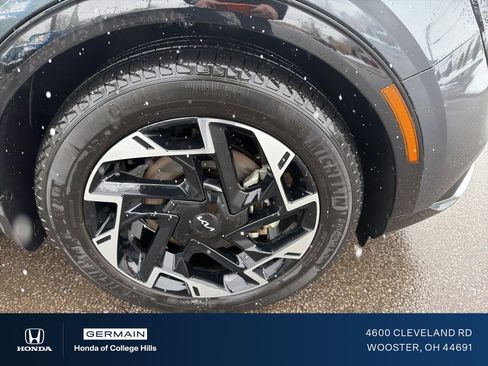 Used 2025 Kia Sportage SX image 4