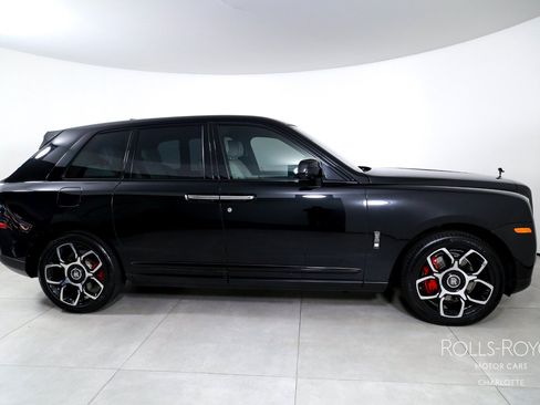 Used 2021 Rolls-Royce Cullinan Black Badge AWD/4WD image 10