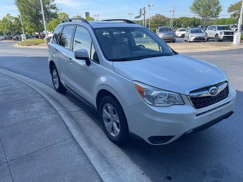 Used 2015 Subaru Forester 2.5i Premium w/ All-Weather Package AWD/4WD image 2
