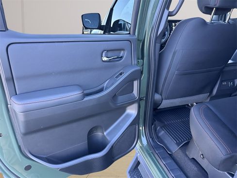 Used 2022 Nissan Frontier PRO-4X image 31