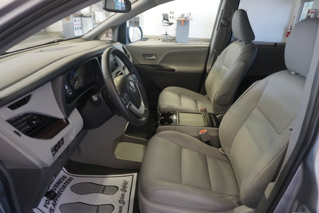 Used 2017 Toyota Sienna XLE w/ XLE Navigation Package AWD/4WD image 22