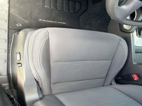 Used 2024 Nissan Frontier SV w/ Tow Package image 9