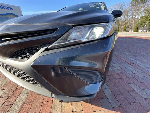 Used 2019 Toyota Camry SE image 4