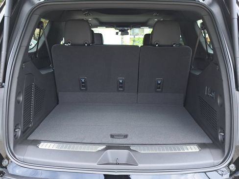Used 2026 Chevrolet Suburban RST w/ Comfort Package RWD image 13