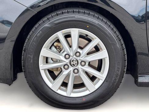 Used 2025 Toyota Camry LE image 10