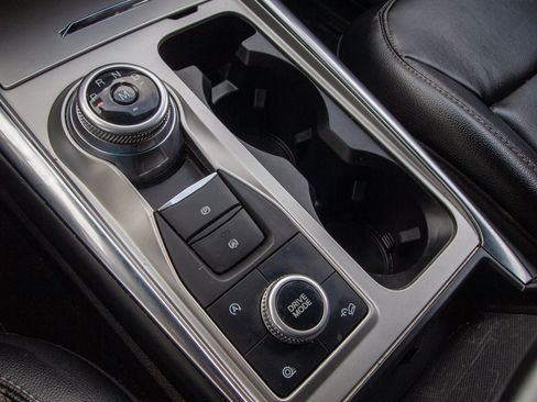 Used 2020 Ford Explorer XLT w/ Equipment Group 202A AWD/4WD image 19