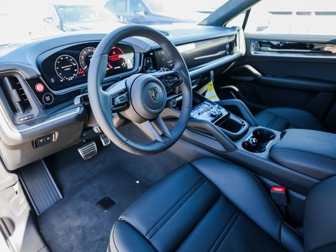 New 2025 Porsche Cayenne Turbo image 4