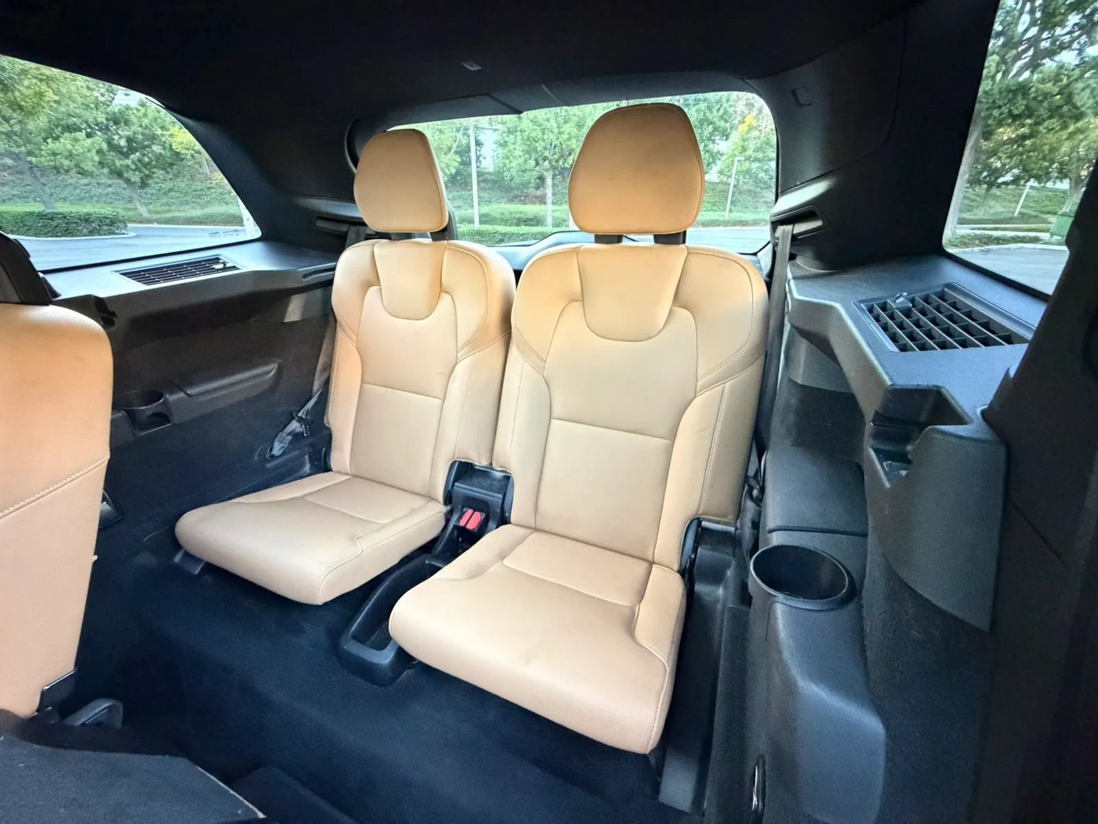 Used 2016 Volvo XC90 T6 Momentum AWD/4WD image 11