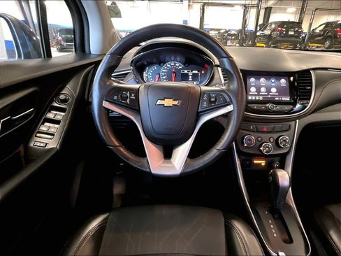 Used 2022 Chevrolet Trax LT w/ Midnight Edition AWD/4WD image 18