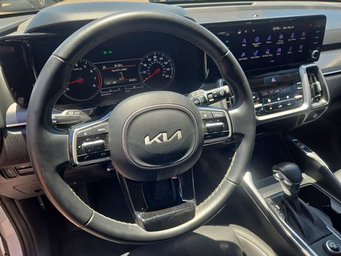 Used 2022 Kia Sorento S FWD image 12