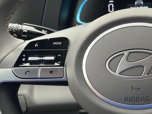 Used 2025 Hyundai Elantra Sport FWD image 9