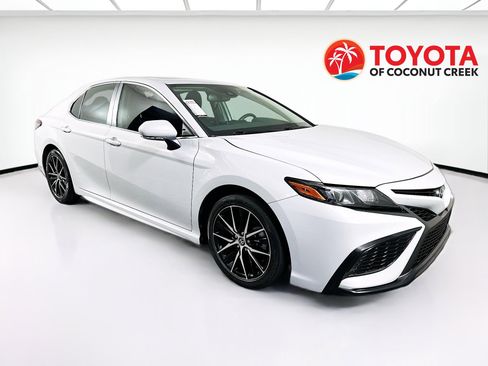 Used 2024 Toyota Camry SE w/ Convenience Package image 1