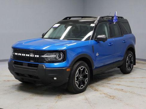 Certified 2025 Ford Bronco Sport Outer Banks w/ Outer Banks Tech Package+ AWD/4WD image 9
