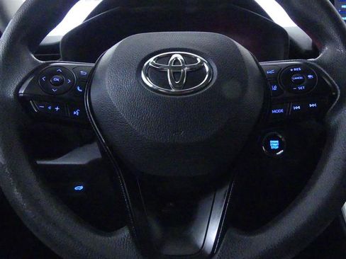 Used 2021 Toyota RAV4 XLE w/ Convenience Package FWD image 17