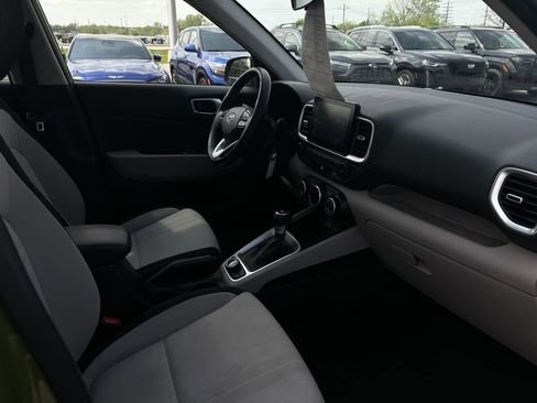 Used 2022 Hyundai Venue SEL image 12