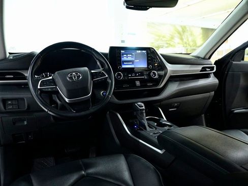 Used 2022 Toyota Highlander XLE image 12