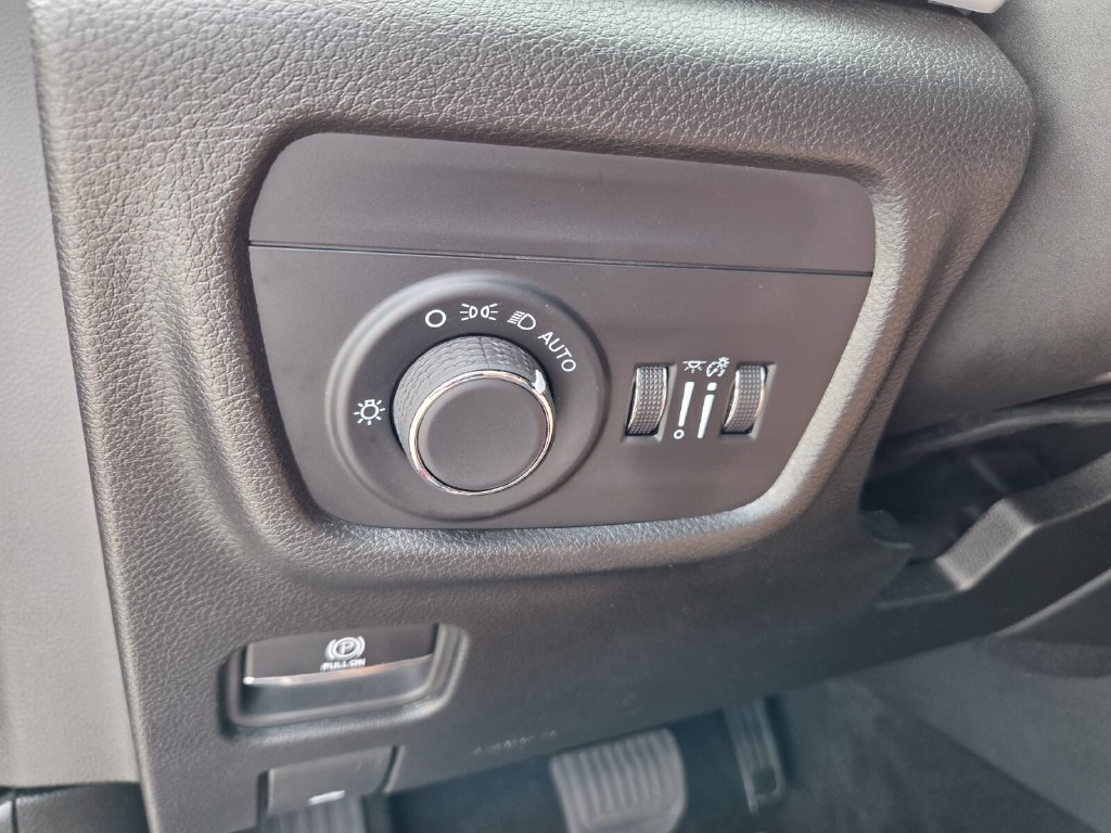 Used 2024 Jeep Grand Cherokee Altitude RWD image 21