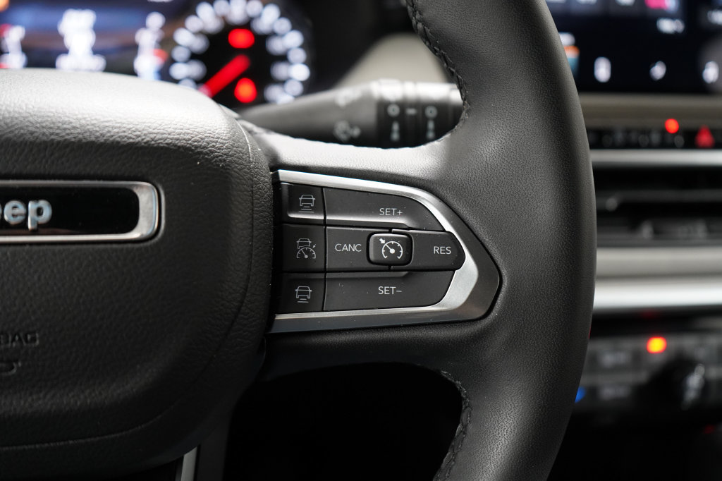 Certified 2025 Jeep Compass Limited AWD/4WD image 15
