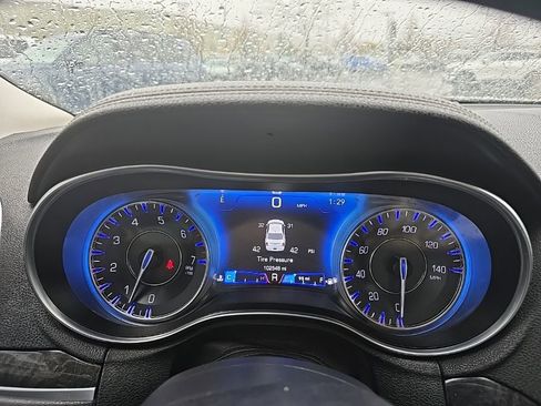 Used 2020 Chrysler 300 Limited AWD/4WD image 16