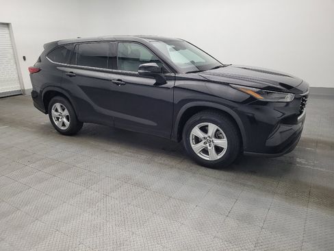 Used 2022 Toyota Highlander L image 11