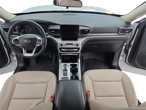 Used 2023 Ford Explorer XLT w/ Equipment Group 202A image 9