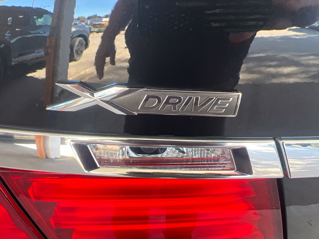 Used 2015 BMW 750Li xDrive AWD/4WD image 32