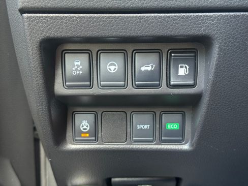 Used 2018 Nissan Rogue SL w/ Premium Package FWD image 18