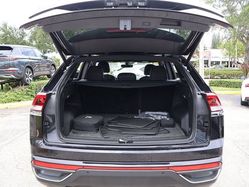 Used 2023 Volkswagen Atlas Cross Sport SE FWD image 18